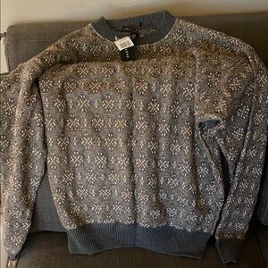 Geoffrey Beene Gray and White Crewneck Sweater